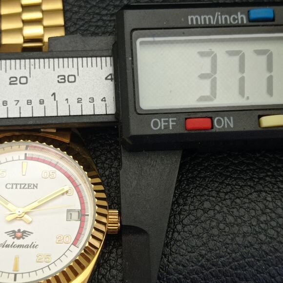 Vintage 1974 Citizen Automatic Mens Gold Watch W/daydate & Red accents - Picture 7 of 8